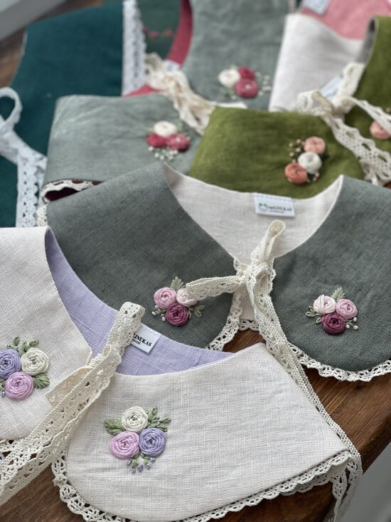 Apykaklės mergaitėms ir moterims